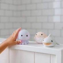 Load image into Gallery viewer, Sea Animal Splash Toys Ocean Friends